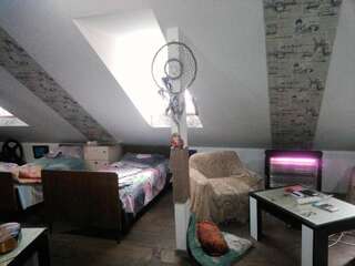 Хостелы Hostel Retro Батуми Спальное место на двухъярусной кровати в общем номере для мужчин и женщин-6